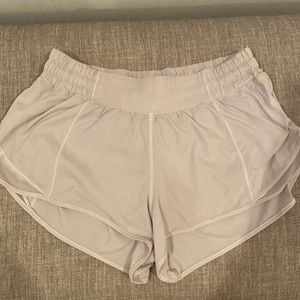 Lululemon white size 6, 2.5”